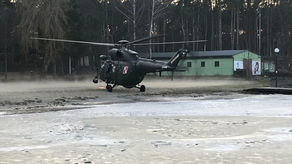 Lubelskie: To nie były ćwiczenia. Wojskowy śmigłowiec, specjalna ekipa na zamarzniętym jeziorze