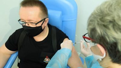 Lublin: Mundurowi dostali pierwsze szczepionki. "Codziennie wychodzą do służby" [zdjęcia]