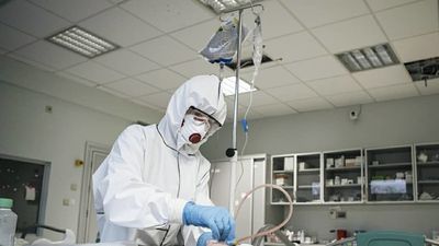 Koronawirus. 24 tys. chorych to dużo? Rząd ma symulacje, które wskazują, że będzie więcej