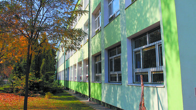 Dendrofon w puławskiej szkole już jest, na ścieżkę sensoryczną czekają