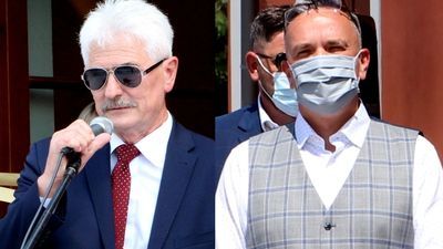Według Radosława Barzenca (z prawej), wójt Stanisław Gołębiowski (z lewej) mógł dopuścić się naruszenia dyscypliny finansów publicznych przy przetargu na nowy parking z toaletą publiczną i ładowarką aut elektrycznych