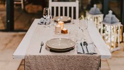 Kuracjusze już są. Restauracje ledwo dyszą