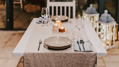 Kuracjusze już są. Restauracje ledwo dyszą