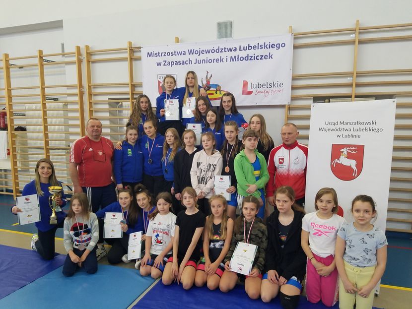 Młode zapaśniczki Cementu-Gryfa Chełm zdobyła 17 medali podczas mistrzostw w Lublinie