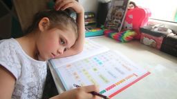 Zamykają szkoły, to jest prawo do zasiłku opiekuńczego