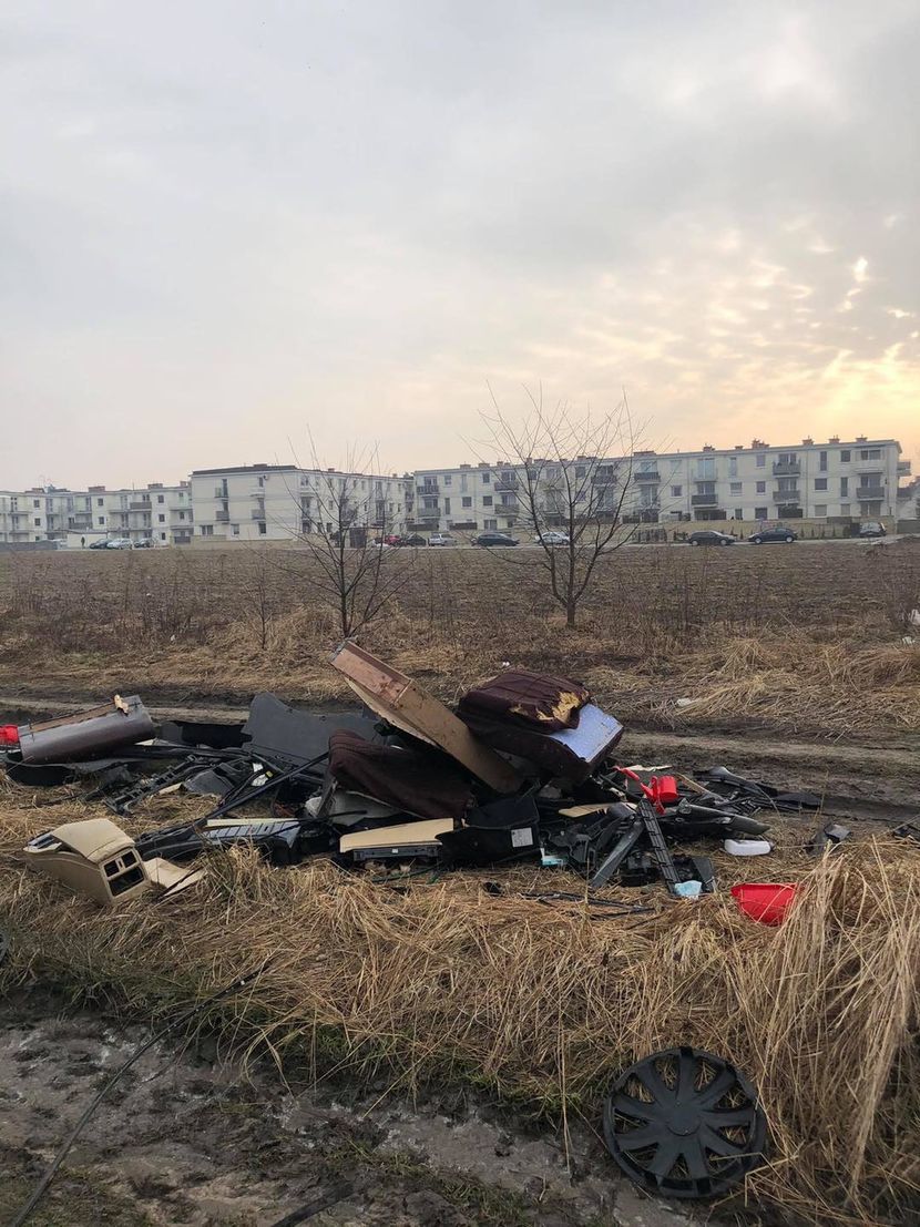Biała Samorządowa pokazała zdjęcia zaśmieconego miasta