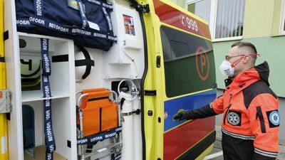 Lubelscy ratownicy dostali trzy nowe karetki. Dla pacjentów z COVID-19