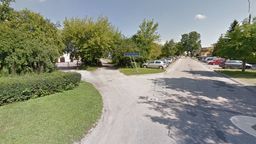 Ul. Gralewskiego to nieduża uliczka, przecznica Południowej tuż za szkołami kolejowymi