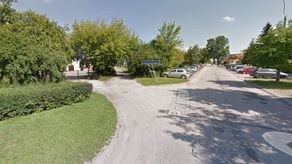 Ul. Gralewskiego to nieduża uliczka, przecznica Południowej tuż za szkołami kolejowymi