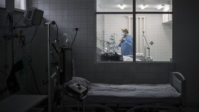 Mgła mózgowa, zapominanie słów. Neurolodzy i psychiatrzy mają coraz więcej takich pacjentów
