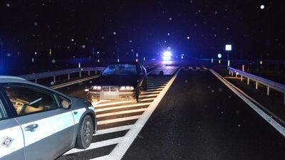 Lubelskie: Piesza wbiegła na jezdnię pod nadjeżdżające auto