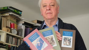 Marzenia? Dość skromne. Przeżyć jeszcze kilka lat w jako takim zdrowiu, coś napisać, coś wydać... Jeśli się uda, umrę sobie kiedyś syt życia. Z przekonaniem, że tak miało być. Oraz z uczuciem, że było nie najgorzej a chwilami też pięknie – mówi Bernard Nowak - Żebyśmy nie ulegali manipulacjom polityków. Żeby sprzątano nie tylko śródmieście i okolice Ratusza. Żeby otworzono restauracje i kawiarnie, byśmy się mogli w nich zobaczyć. I policzyć, ilu nas zostało.