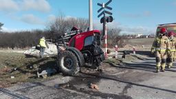 Lubelskie. Lokomotywa rozszarpała rolniczy ciągnik. Ciężko rannego zabrał śmigłowiec