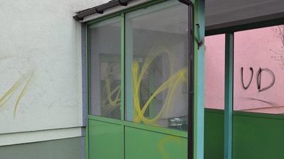 Policjanci złapali wandali, którzy pomazali bloki w Chełmie