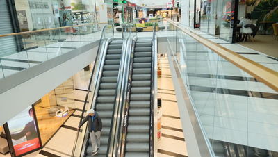 Dziś zamknięte są np. mniejsze sklepy w galeriach handlowych