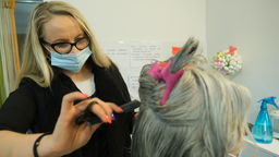 Monika Niedźwiedź nie rozumie decyzji o zamknięciu zakładów fryzjerskich