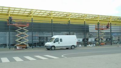 Park Handlowy Tatary u zbiegu ul. Turystycznej i Mełgiewskiej zmienia kolor i staje się parkiem handlowym Stop-Shop