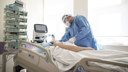 Poświąteczny spadek zachorowań. Andrzej Duda ocenia walkę z pandemią „dobrze”