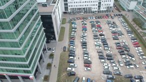 Nowy budynek mógłby mieć od strony ul. Zana wysokość 55 metrów. Taką ma biurowiec Gray Office (z lewej)