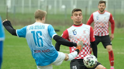Piotr Wójcik (przodem) cieszył się w sobotę ze zdobytej bramki

