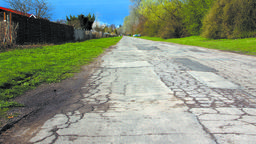 Dojazd do około tysiąca ogródków działkowych nad Wisłą w Puławach od lat pozostawia wiele do życzenia