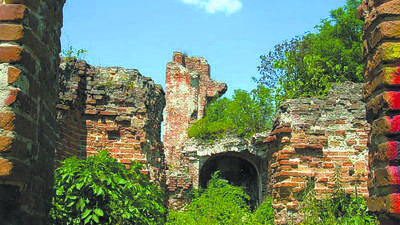 Ruiny zamku z XVII wieku