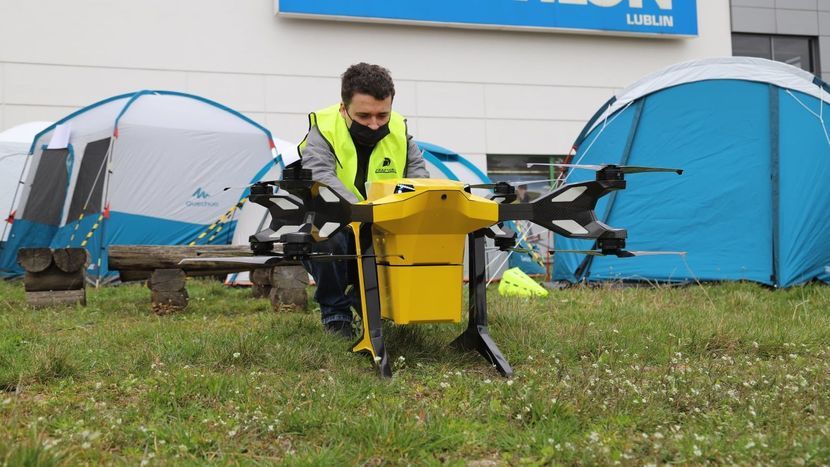 Dron wykorzystany do testowych transportów towarowych nad Lublinem został zaprojektowany i zbudowany przez ekipę Spartaqs Group z Katowic