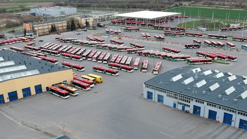 Dzisiaj w miejskiej spółce zatrudnionych jest bezpośrednio 712 kierowców, w tym 484 autobusowych i 228 trolejbusowych.