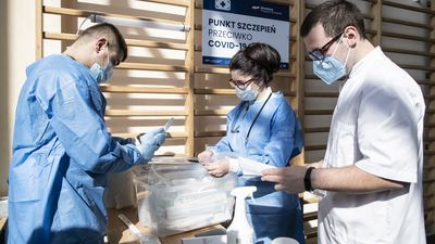 Szczepienia przeciw COVID-19. Zapisy dziś dla osób w wieku 38 i 39 lat