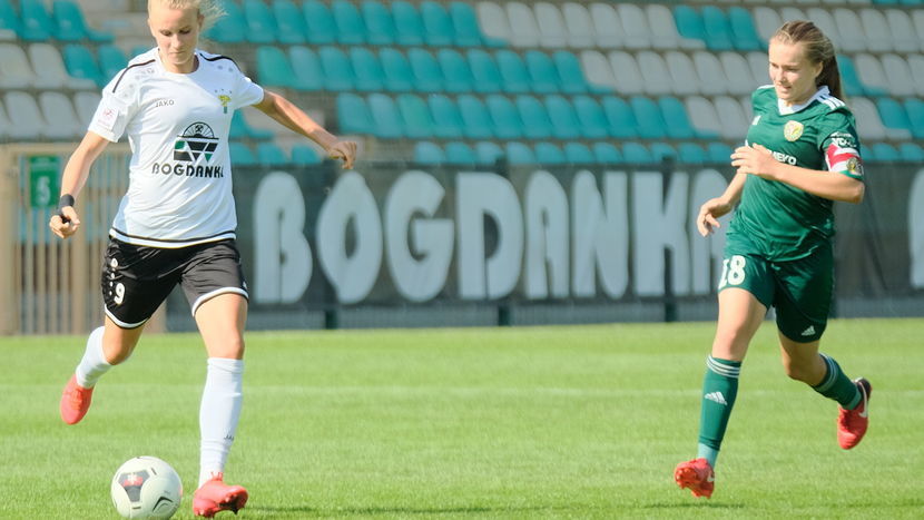 Nikola Karczewska (z piłką) zdobyła najładniejszą bramkę w meczu Śląska z Górnikiem<br />
