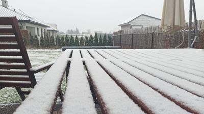 Zima na chwilę do nas wróciła. Od rana w części województwa sypie śnieg [zdjęcia]