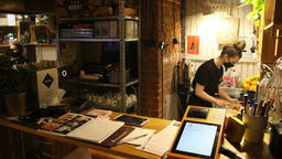 CP Bistro to restauracja należąca do spółki Gastro Group BIS z siedzibą w Lublinie, która jest oddziałem przedsiębiorstwa zarejestrowanego w Wielkiej Brytanii. Mimo zakazu, puławski lokal zapraszał klientów do środka działając w ten sposób przez ok. 2,5 miesiąca