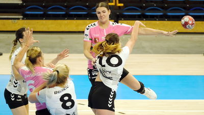 Durdina Malović (z piłką) wróciła do gry po długiej przerwie spowodowanej kontuzją