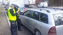 Ponad 100 km/h w terenie zabudowanym. Kierowca BMW z Niemiec stracił prawko