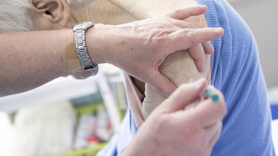 Lubelskie. 90-latka czekała na szczepionkę od stycznia. "Bałagan"