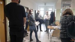 W poniedziałek wielu pracowników uczelni pojawiło się na szczepieniu o tej samej porze, bo nie mieli podanej dokładnej godziny