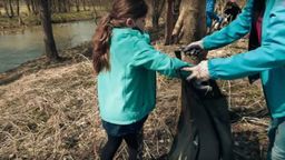 Mieszkańcy sami posprzątali brzeg Bystrzycy. Przyszły całe rodziny [wideo]