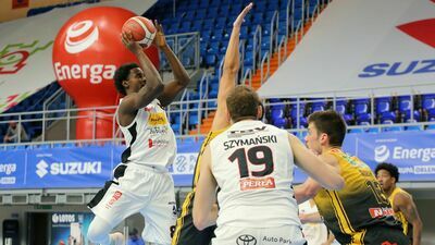 Thomas Davis (z piłką) jest na razie jedynym graczem Pszczółki Start Lublin, który zdecydował się na przedłużenie umowy