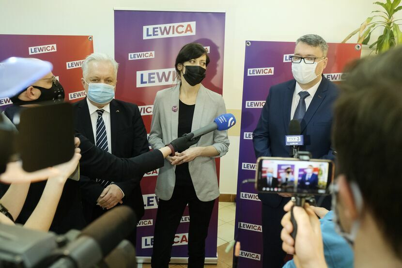 Działacze Lewicy przekonują, że Krajowy Plan Odbudowy należało poprzeć. Od lewej Jacek Czerniak (SLD), Magdalena Długosz (Lewica Razem) i Robert Lachowski (Wiosna)