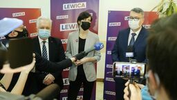 Działacze Lewicy przekonują, że Krajowy Plan Odbudowy należało poprzeć. Od lewej Jacek Czerniak (SLD), Magdalena Długosz (Lewica Razem) i Robert Lachowski (Wiosna)