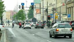 Nie jest planowana wymiana nawierzchni miejsc parkingowych wydzielonych na chodniku między ul. Chopina a Kołłątaja po stronie Lublinianki, mimo sugestii jednej z firm zainteresowanych kontraktem