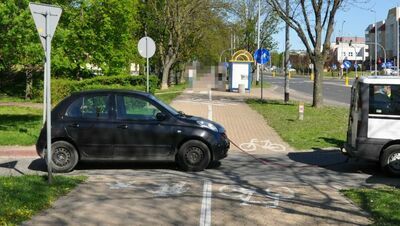 Puławy. Rowerzystka nie zauważyła liny, trafiła do szpitala