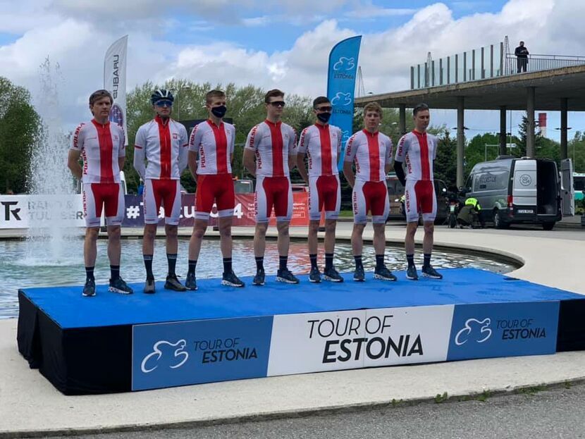 Zawodnicy Pogoni Mostostal Puławy podczas prezentacji tuż przed startem Tour of Estonia