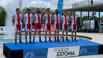 Zawodnicy Pogoni Mostostal Puławy podczas prezentacji tuż przed startem Tour of Estonia