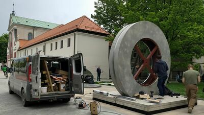 Lublin: Tajemnicza instalacja powstaje na pl. Litewskim