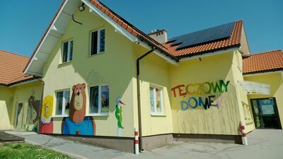 Tęcza w nazwie przedszkola jest od 2011 roku. W środowiskach prawicowych w ostatnich latach tęcza kojarzy się jednak głównie z osobami LGBT (skrót odnoszący się lesbijek, gejów, osób biseksualnych i transpłciowych)