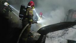 Potężny pożar. Spaliło się pięć motocykli, dwa volkswageny i traktor