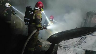 Potężny pożar. Spaliło się pięć motocykli, dwa volkswageny i traktor