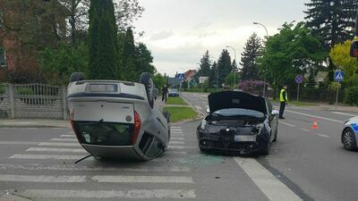 Lubelskie: Groźnie wyglądający wypadek zakończony dachowaniem. Pięć osób w szpitalu
