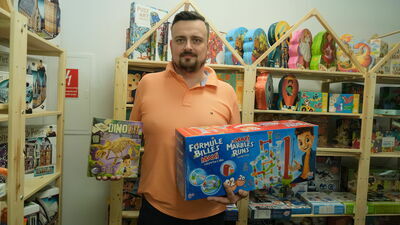 Bartosz Wolański ze sklepu Rany Julek! radzi, żeby zabawki łączyły się z edukacją
